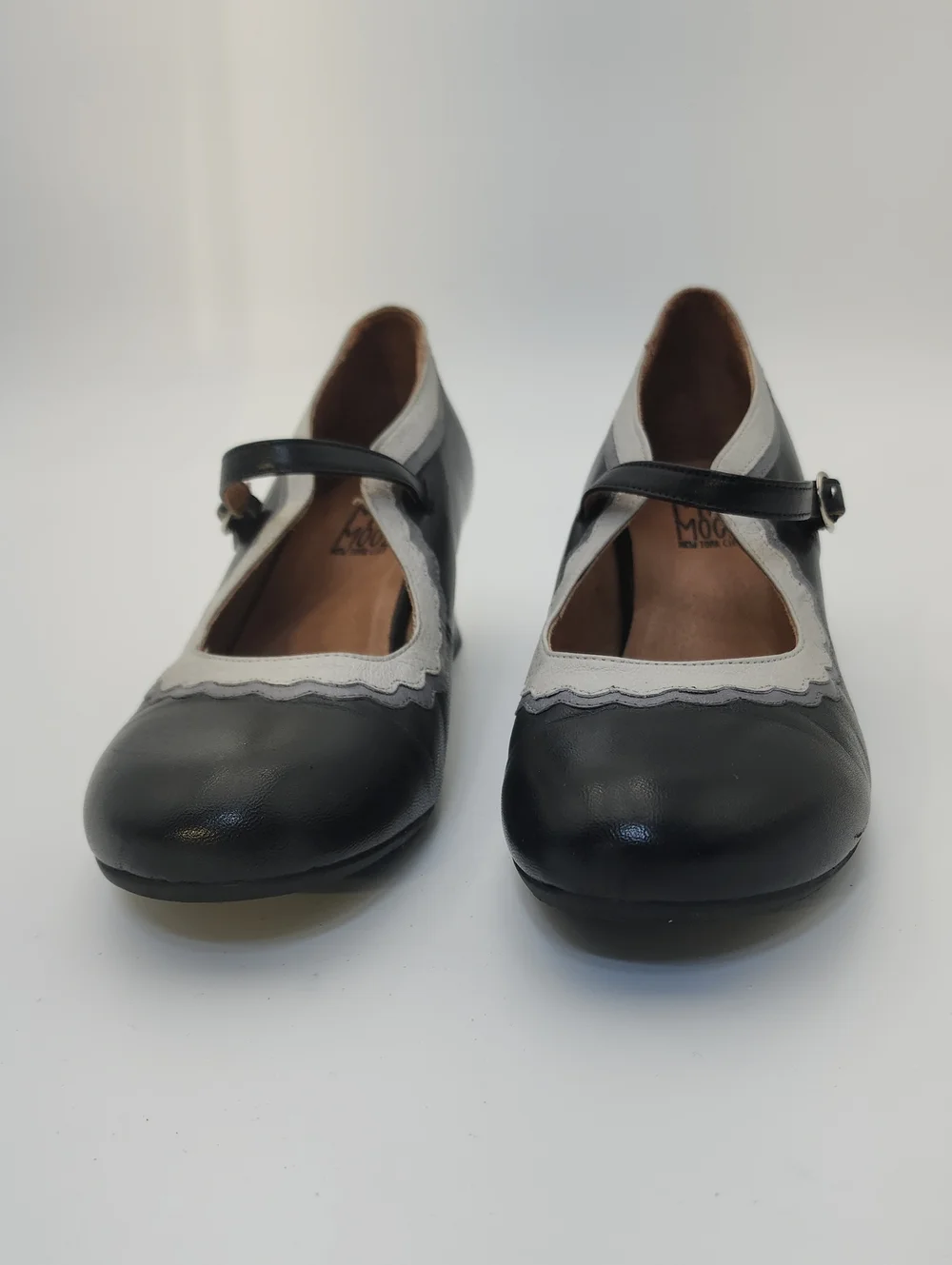 Miz Mooz Frankie Leather Mary Jane Two-Tone Black & Cream Scalloped Heel Sz 8.5